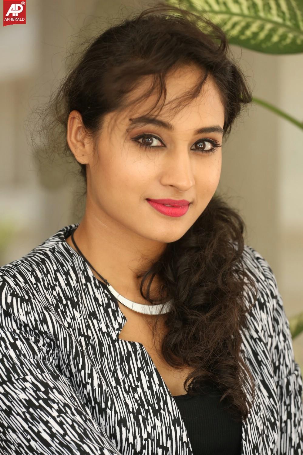 Actress Pooja Photos