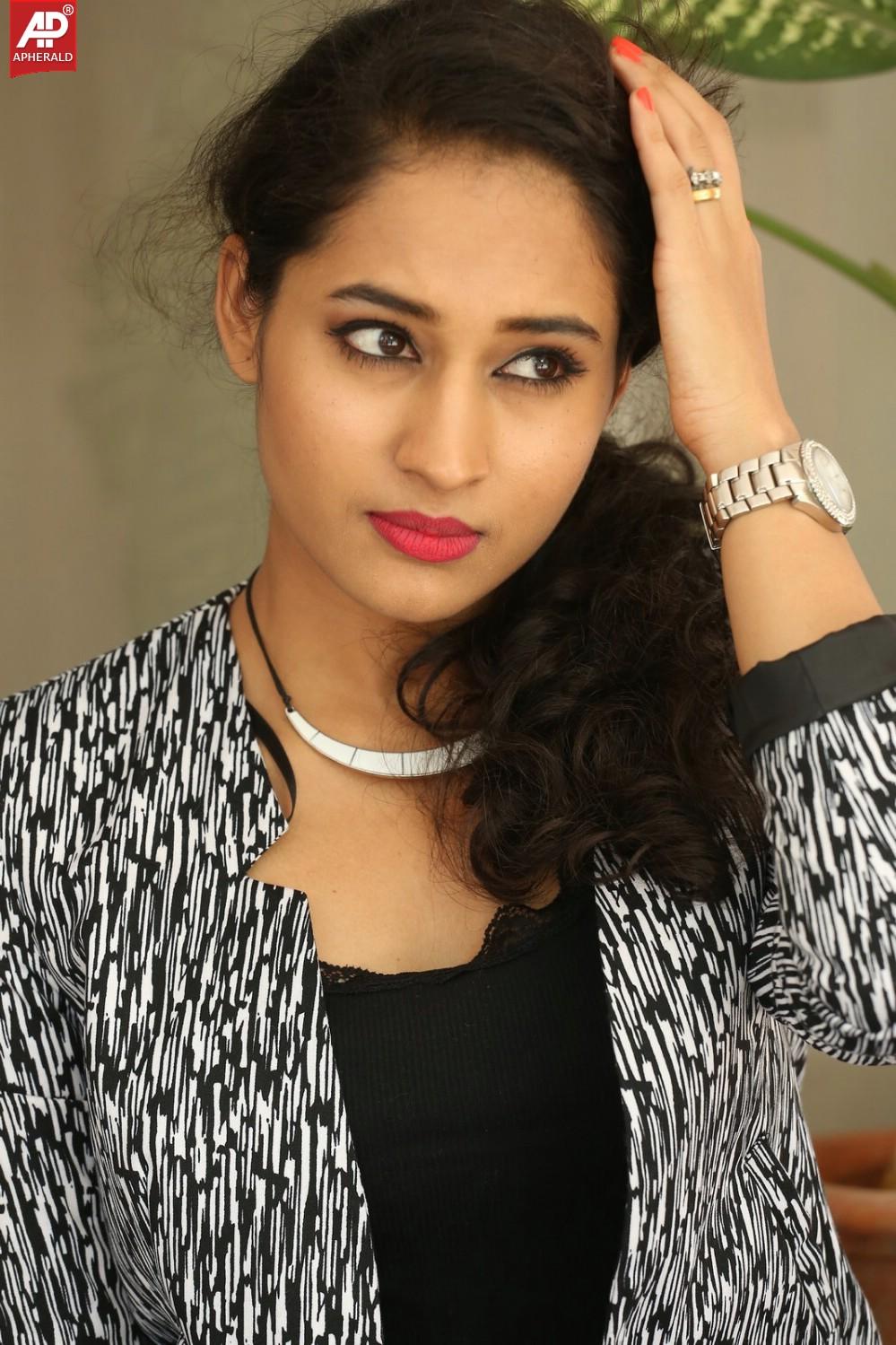 Actress Pooja Photos