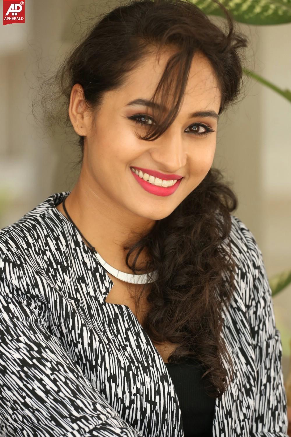 Actress Pooja Photos