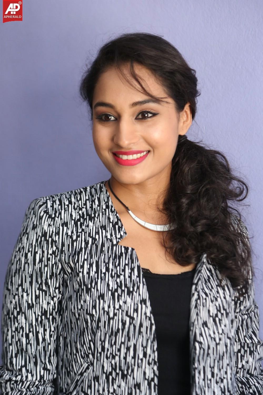 Actress Pooja Photos