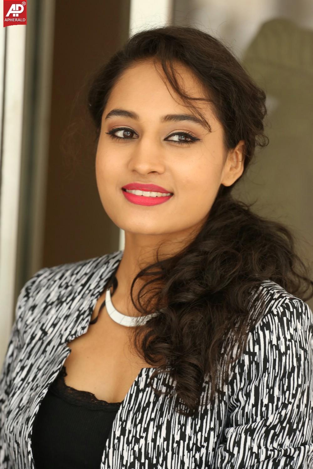 Actress Pooja Photos