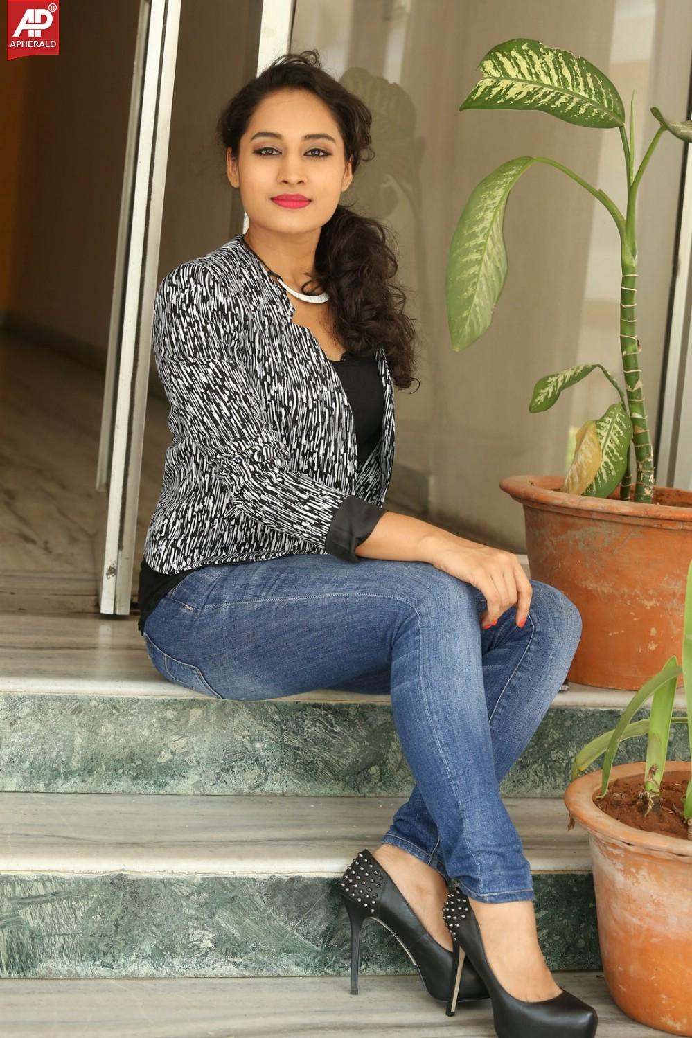 Actress Pooja Photos