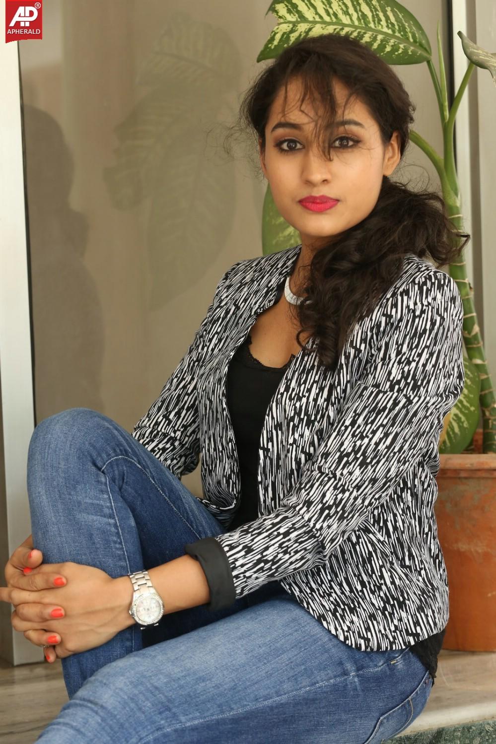 Actress Pooja Photos