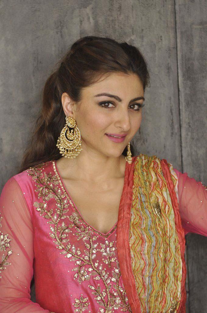 Actress Soha Ali Khan Latest Photos