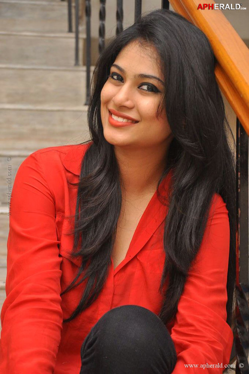 Actress Zara Photos