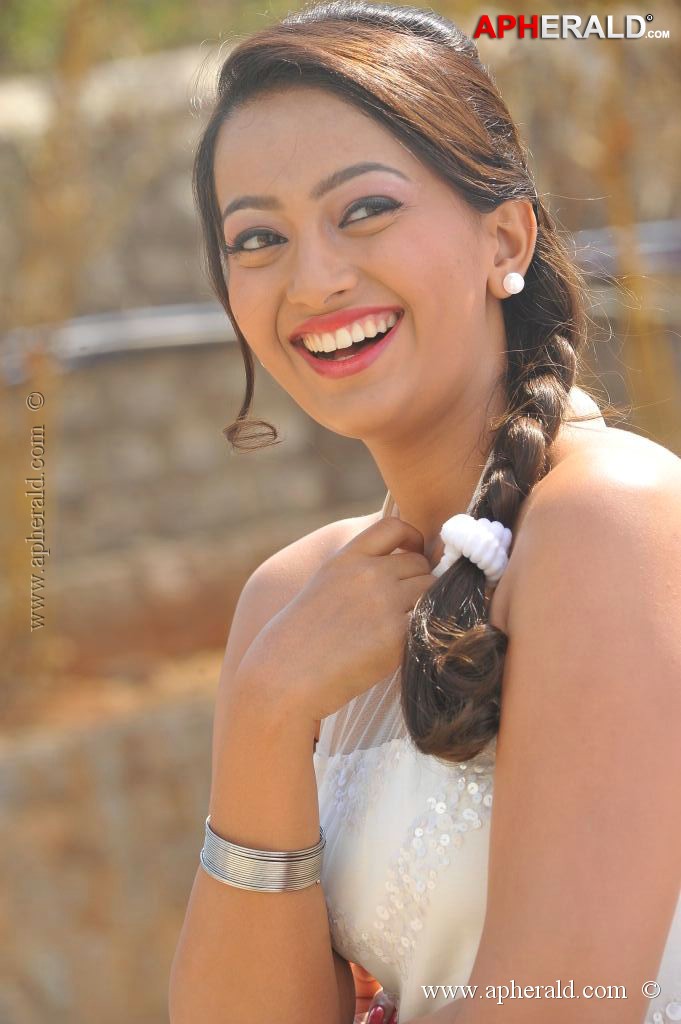 Ester Noronha Spicy Photos