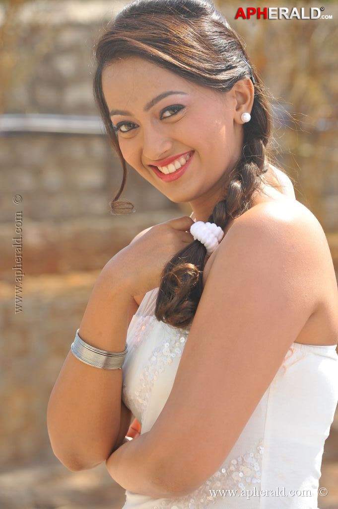 Ester Noronha Spicy Photos