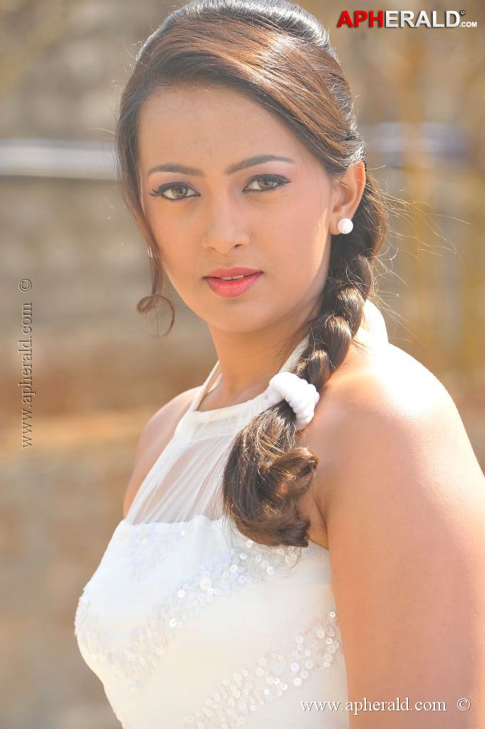 Ester Noronha Spicy Photos