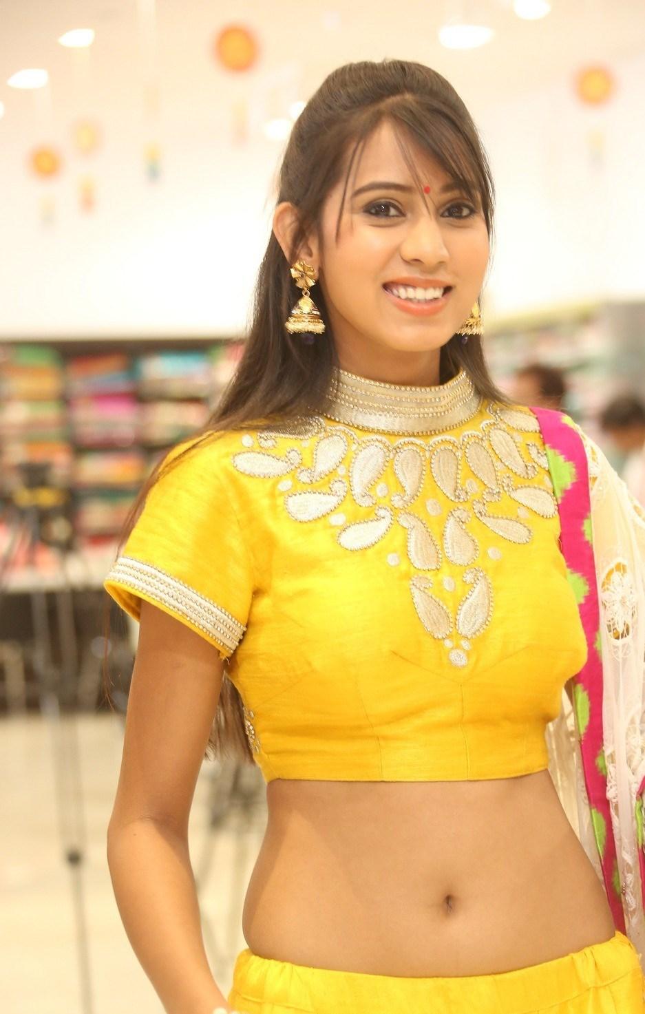 Honey pretty navel Photo shoot