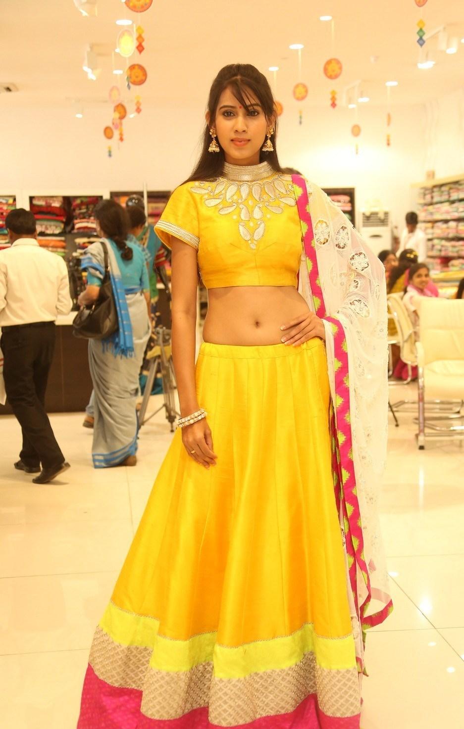 Honey pretty navel Photo shoot