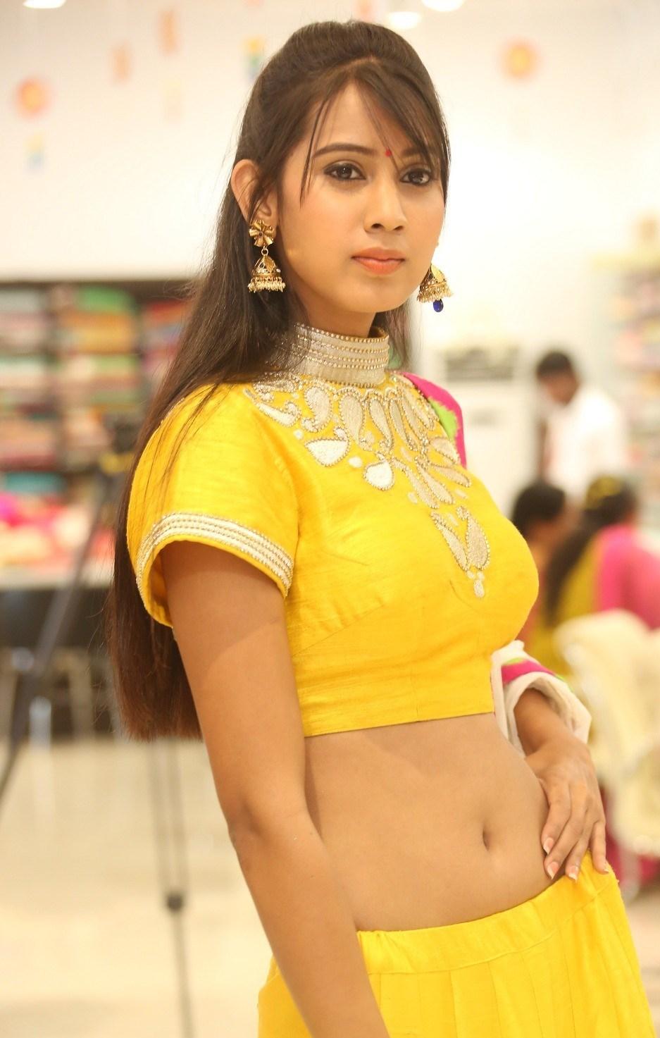 Honey pretty navel Photo shoot