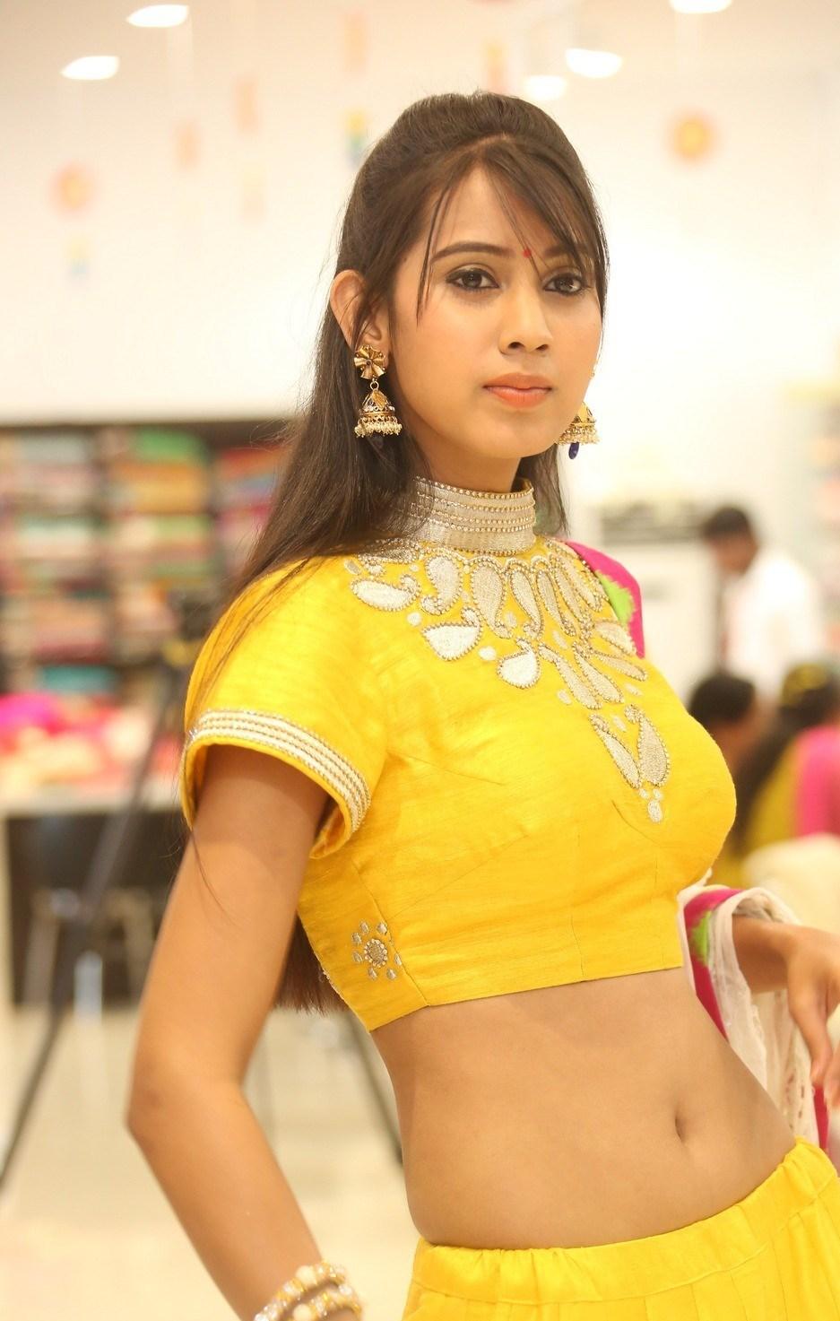 Honey pretty navel Photo shoot