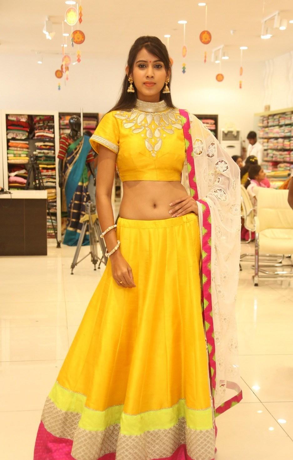 Honey pretty navel Photo shoot