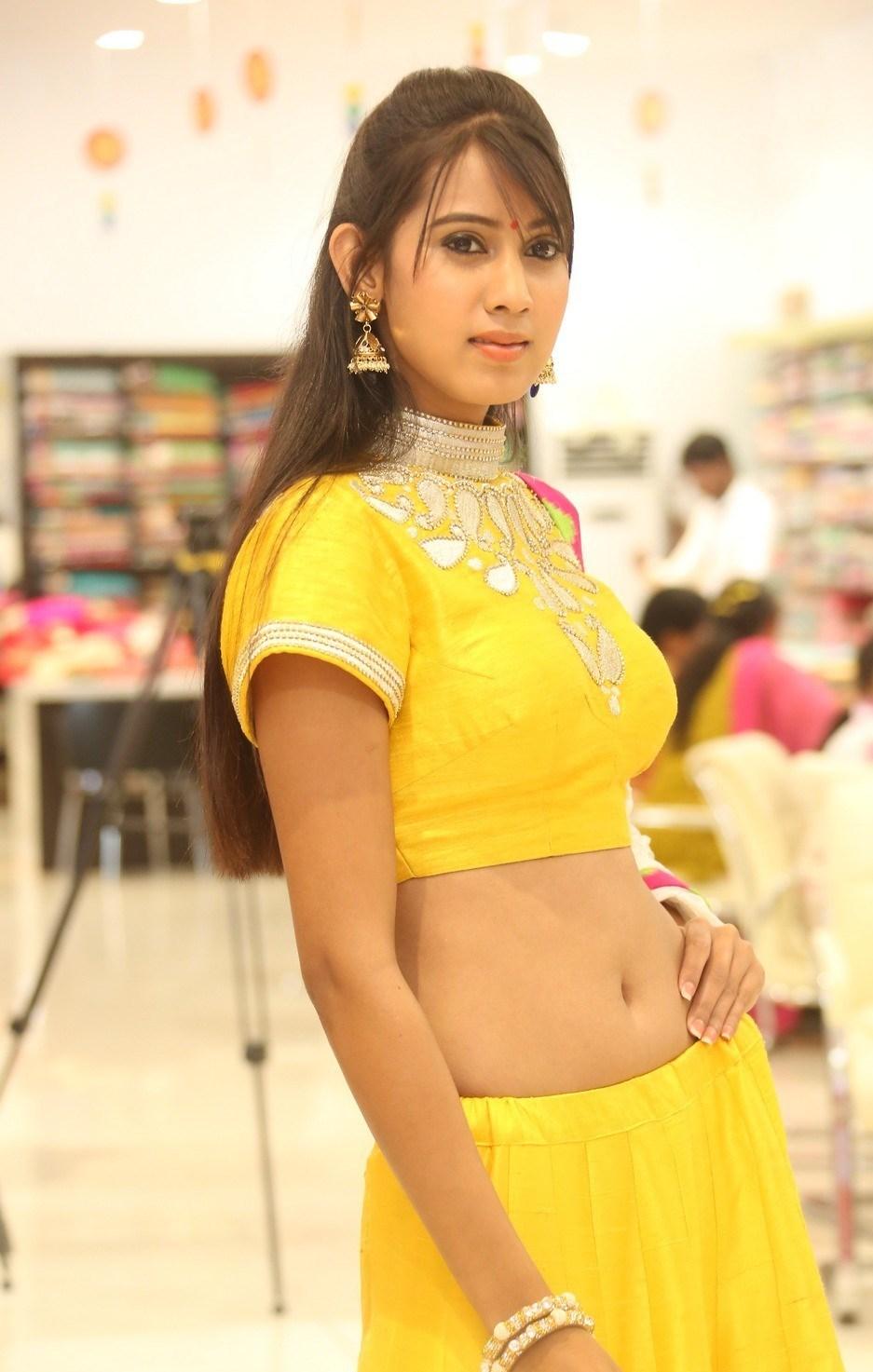 Honey pretty navel Photo shoot