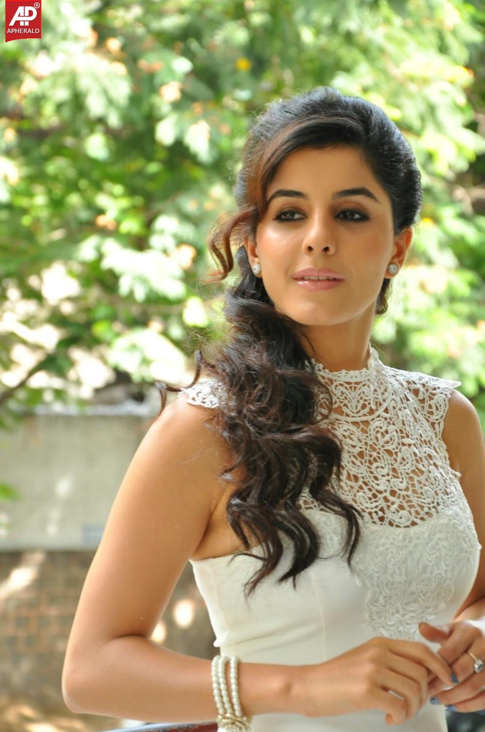 Isha Talwar New Images