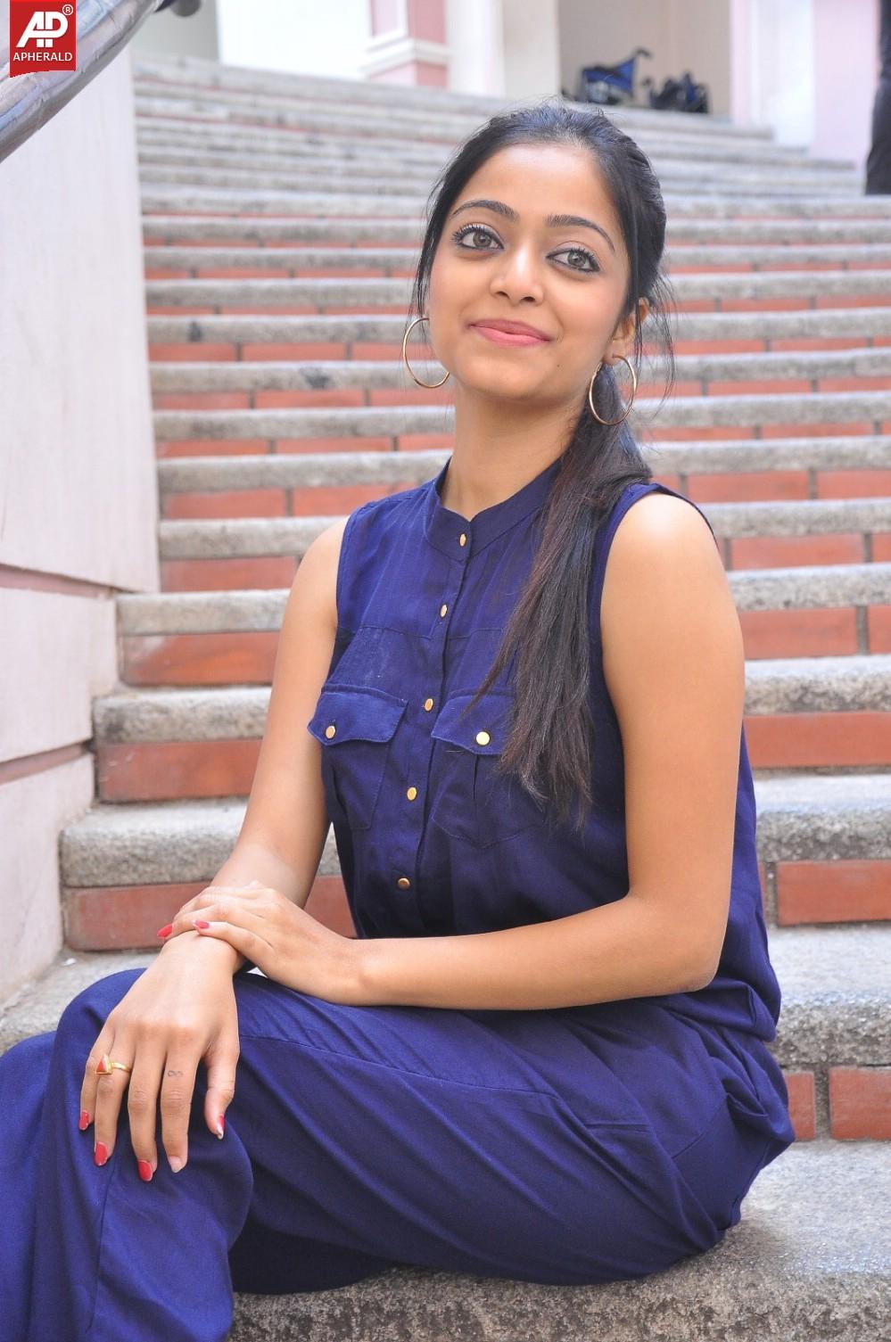 Janani Iyer Stills