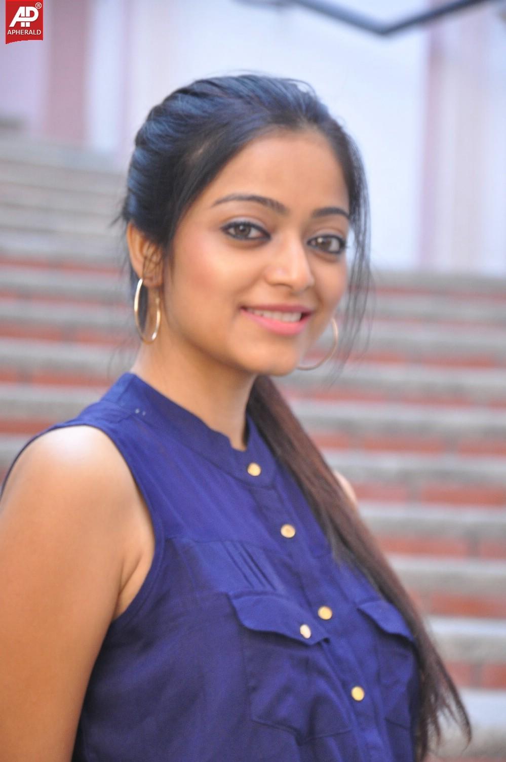 Janani Iyer Stills