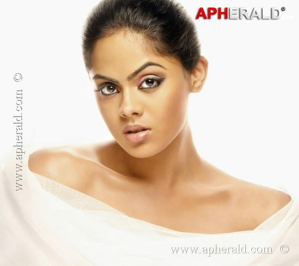 Karthika Nair Latest Photos