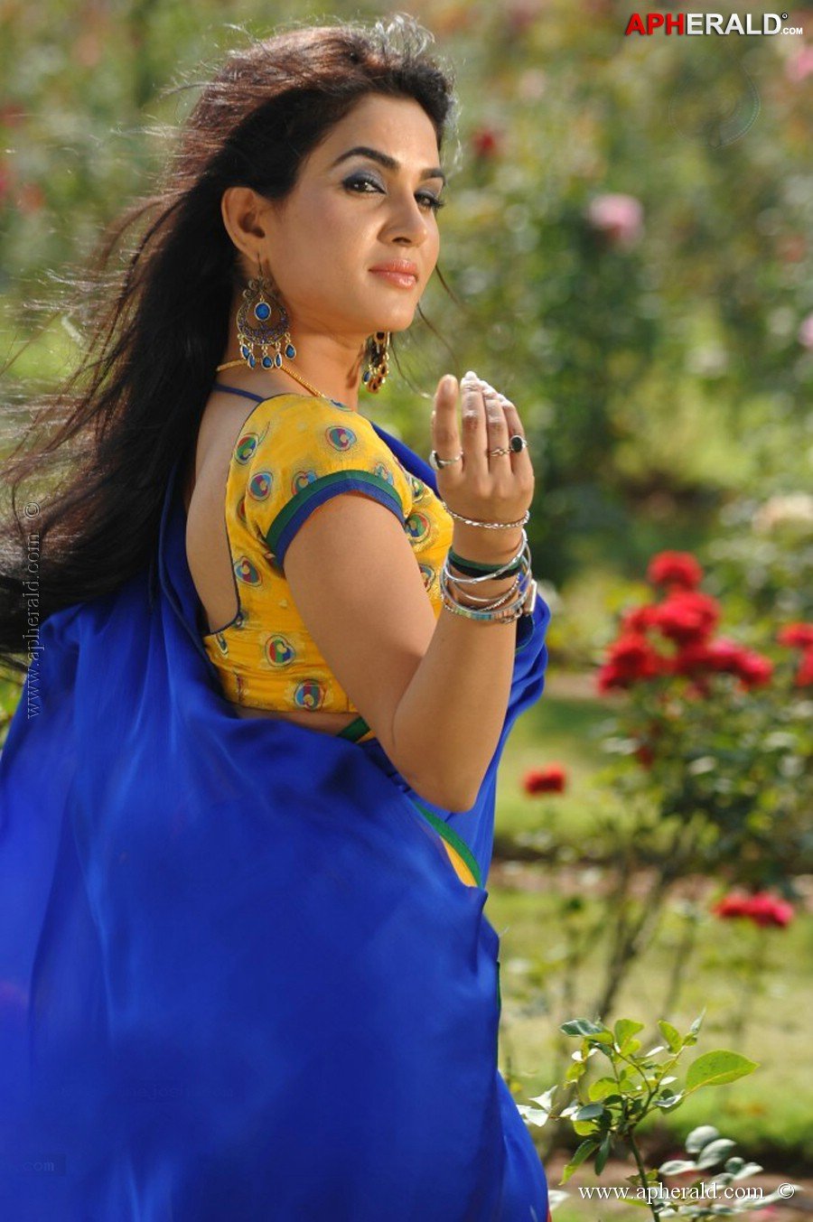 Kavya Singh New Pics