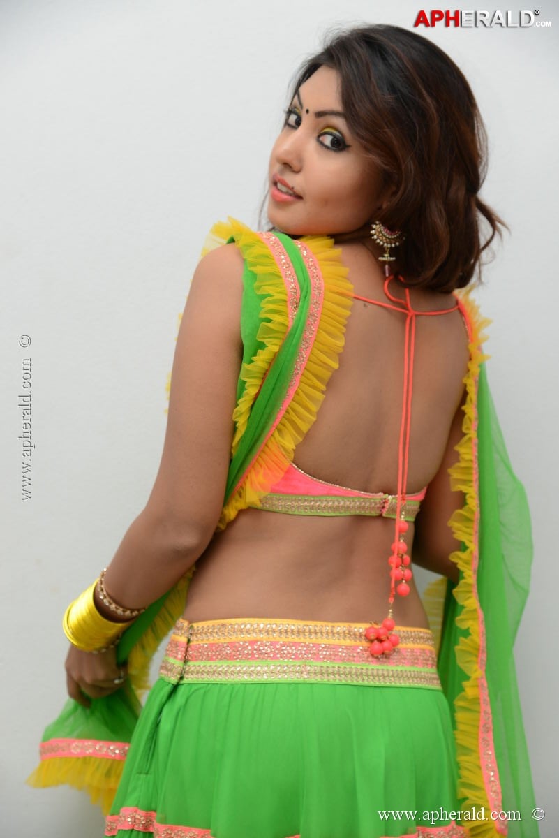 Komal Jha Spicy Photos