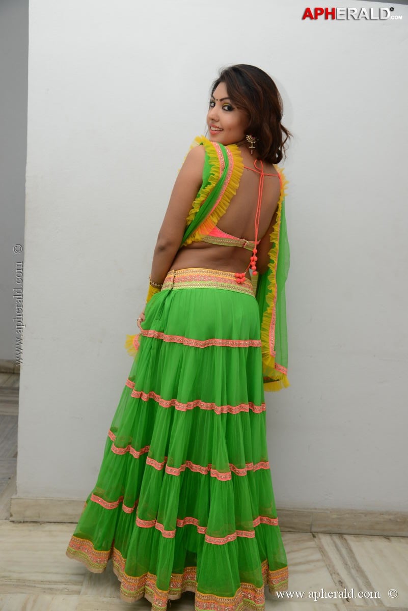 Komal Jha Spicy Photos