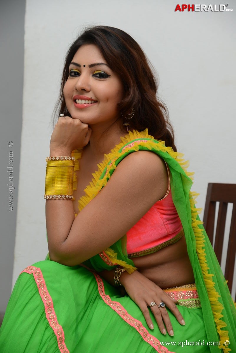 Komal Jha Spicy Photos