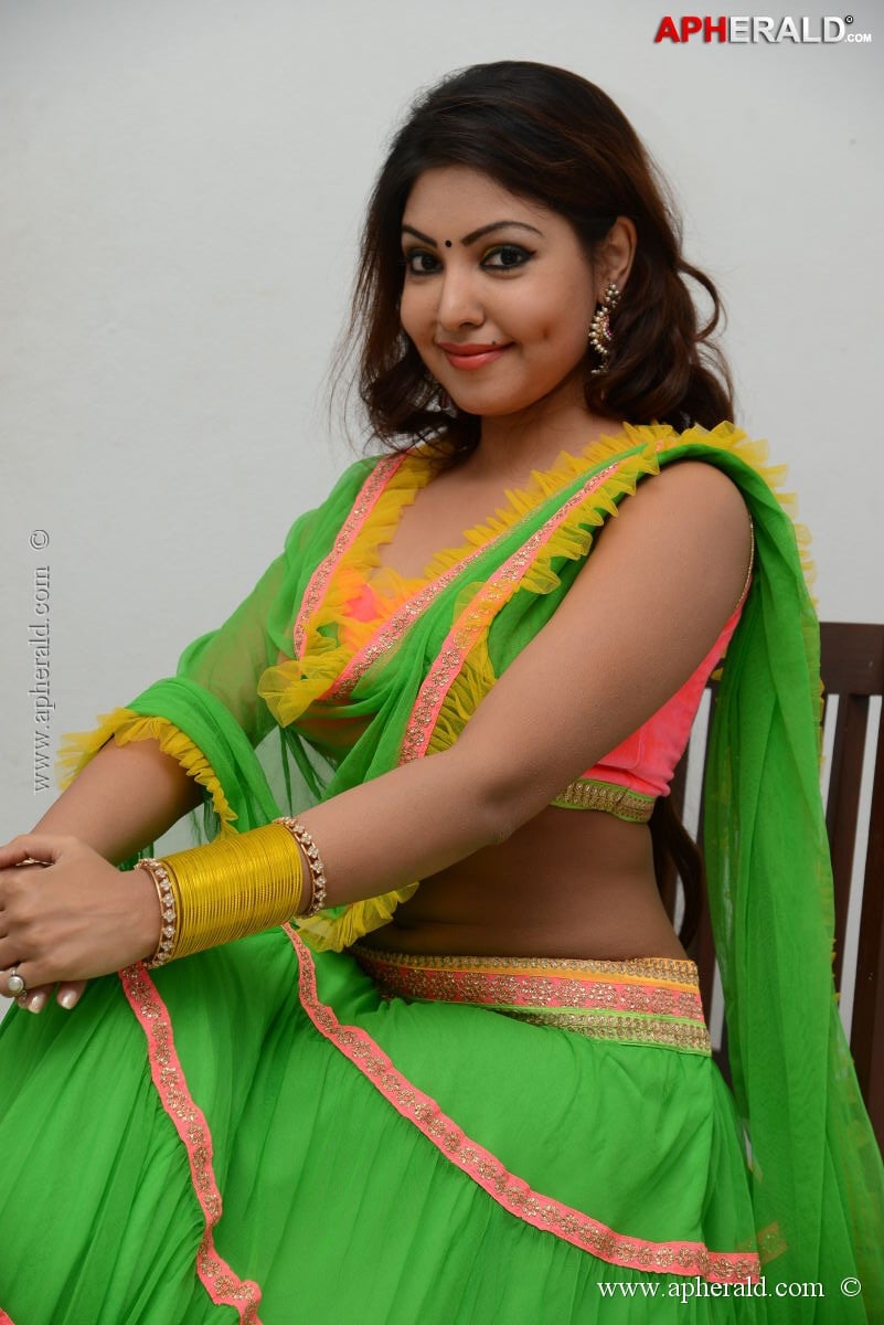 Komal Jha Spicy Photos