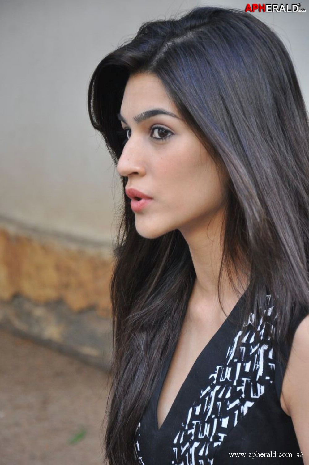 Kriti Sanon Latest Stills