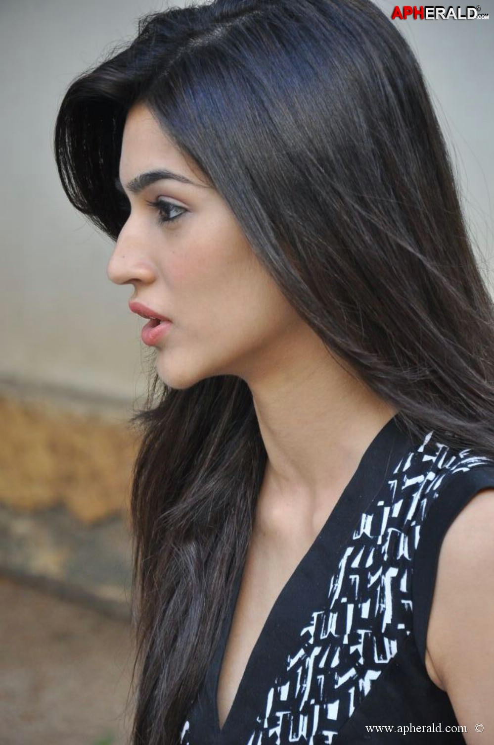 Kriti Sanon Latest Stills