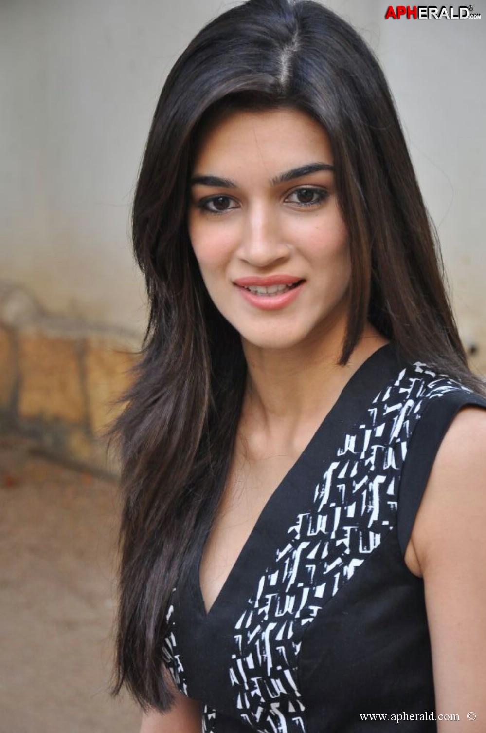 Kriti Sanon Latest Stills