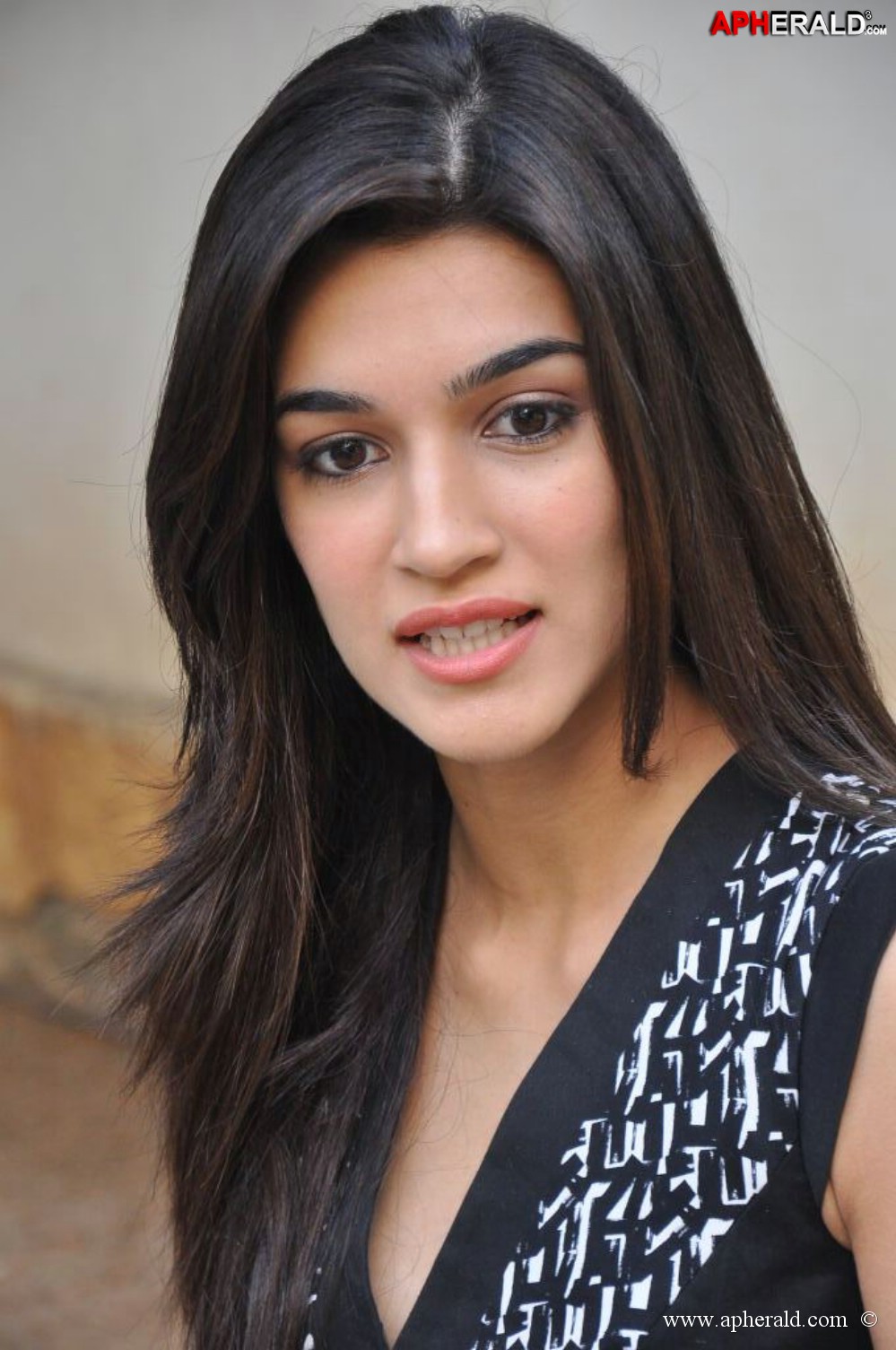 Kriti Sanon Latest Stills