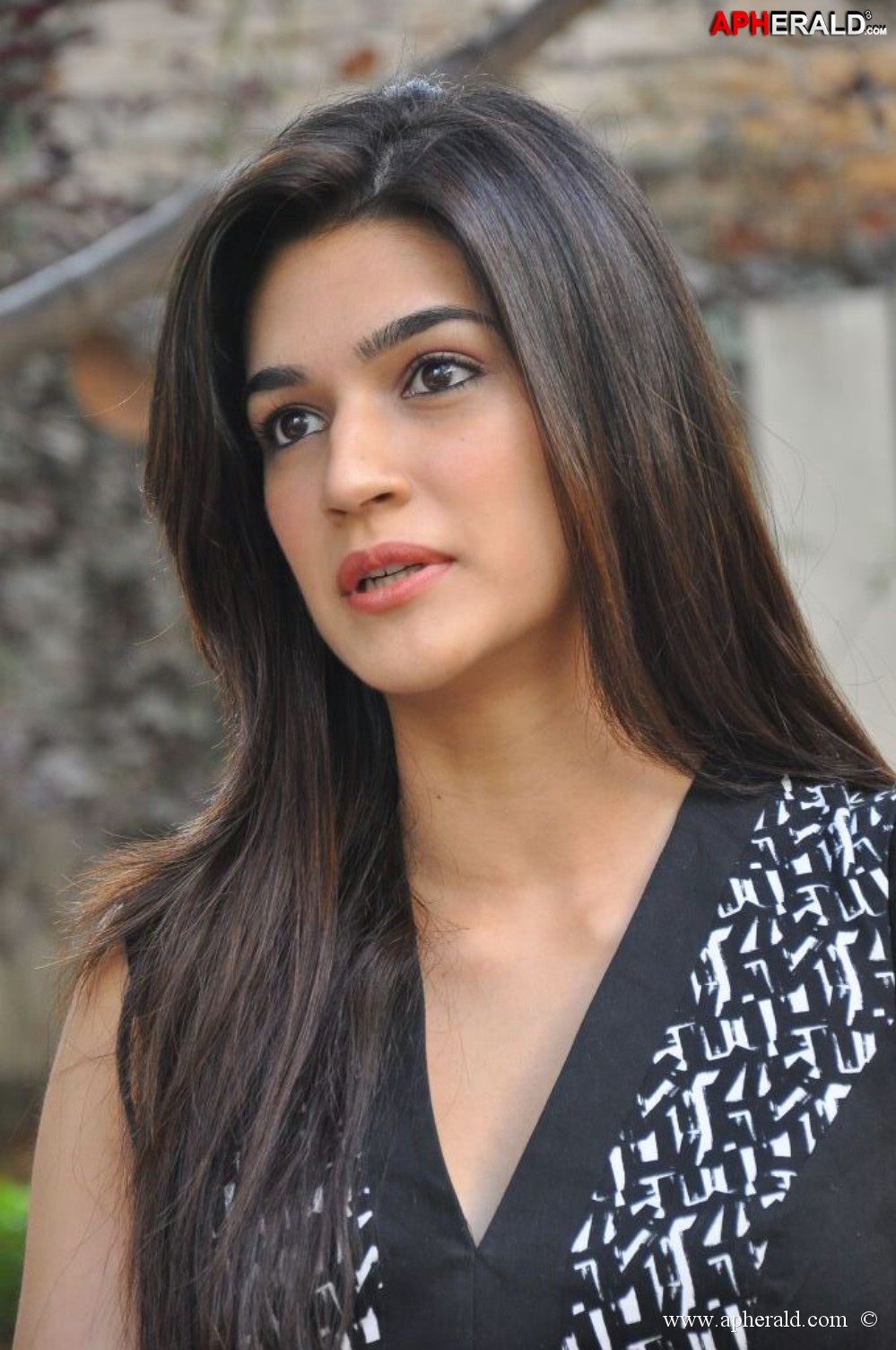 Kriti Sanon Latest Stills