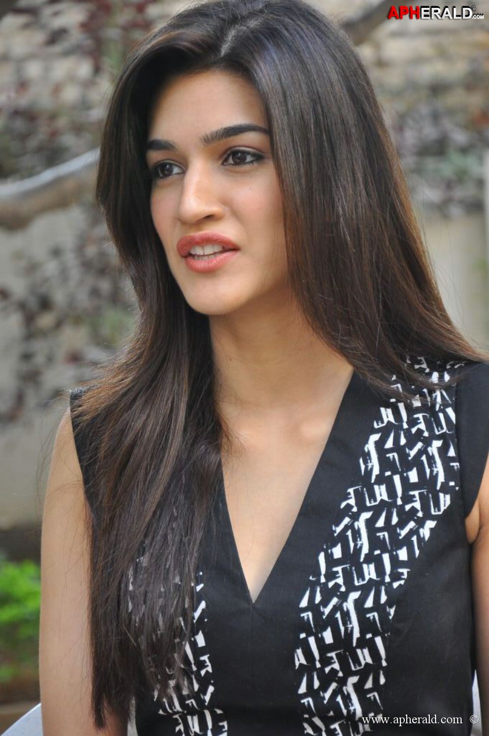 Kriti Sanon Latest Stills