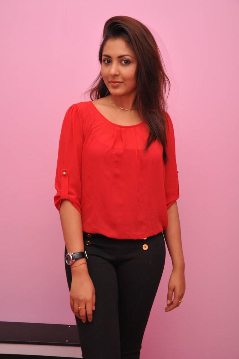 Madhu Shalini Beautiful Images