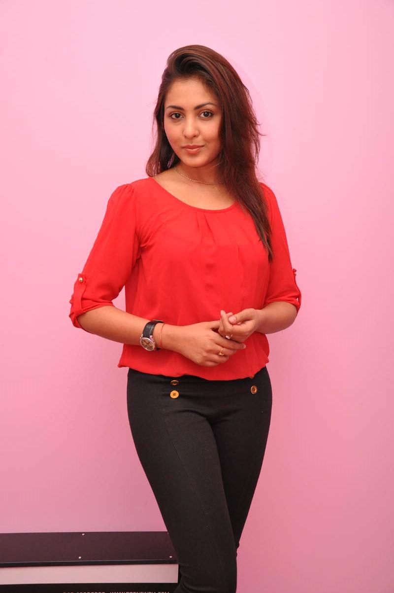 Madhu Shalini Beautiful Images