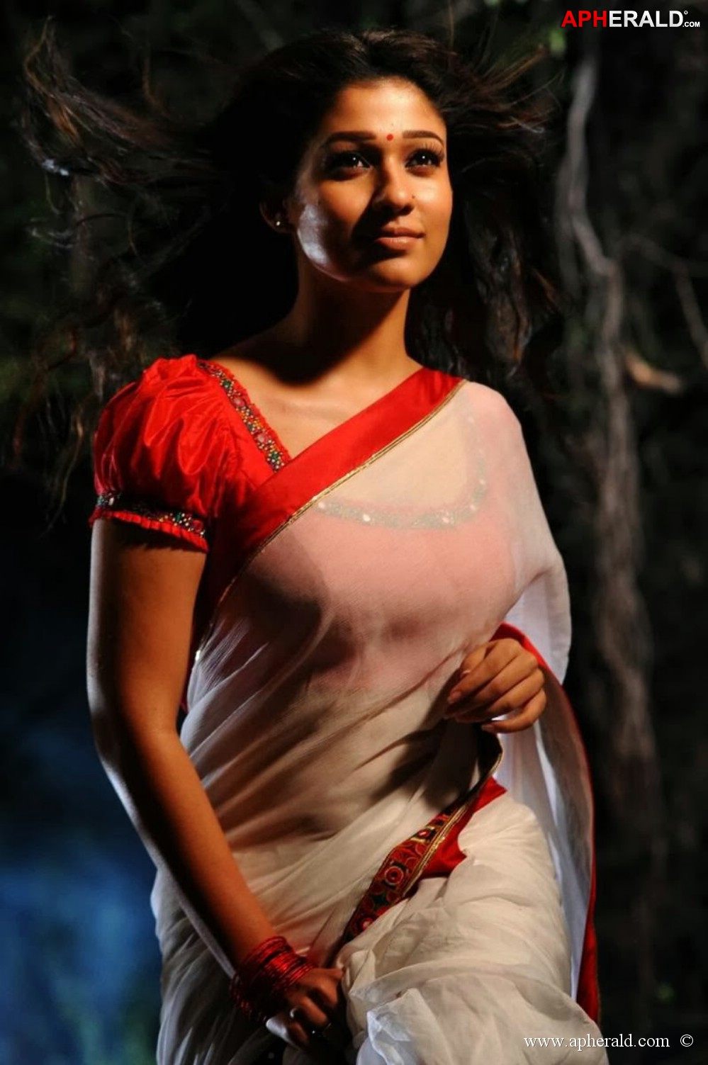 Nayanthara white saree Still