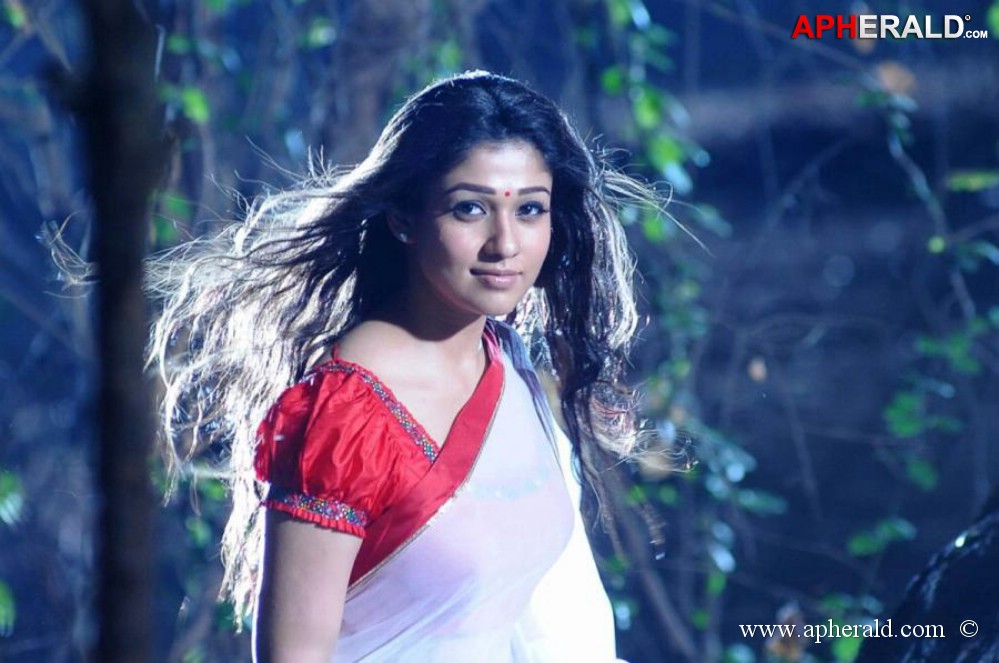 Nayanthara white saree Still