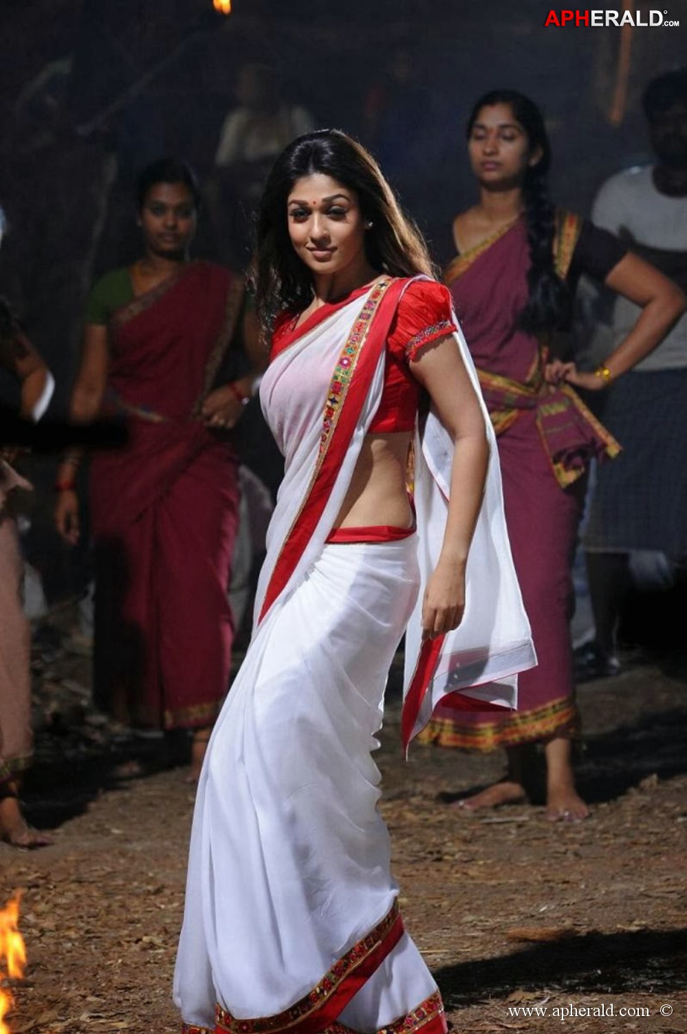 Nayanthara white saree Still