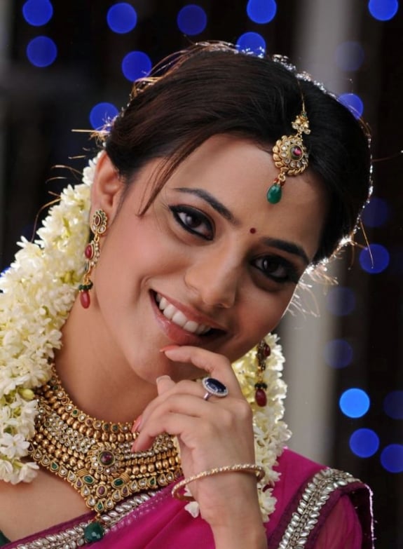 Nisha Agarwal Cute look in Saree Stills