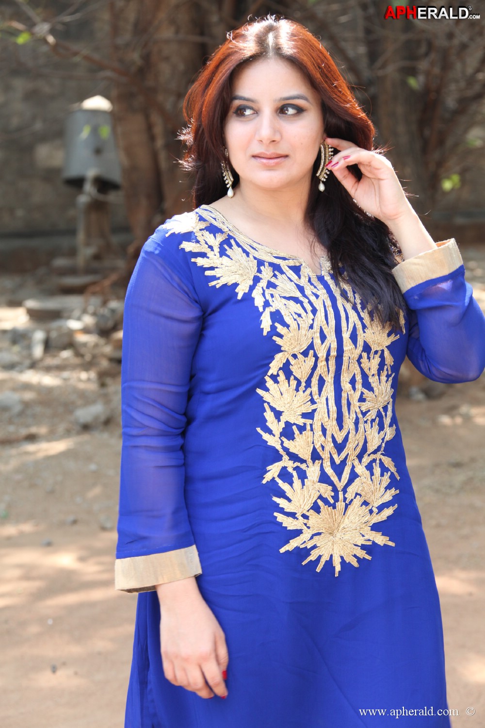 Pooja Gandhi Wallpapers