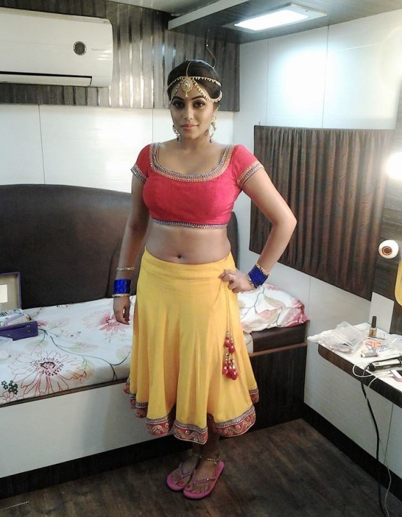 Poorna Shooting Hot Navel show