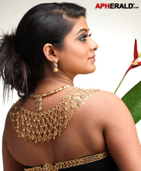 Priyamani 