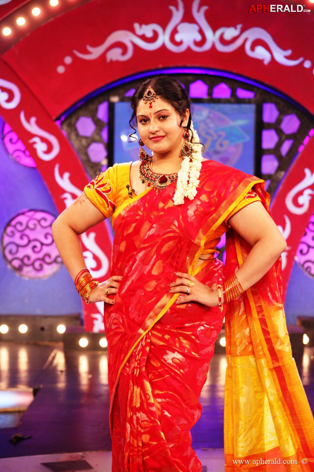 raasi in saree pics