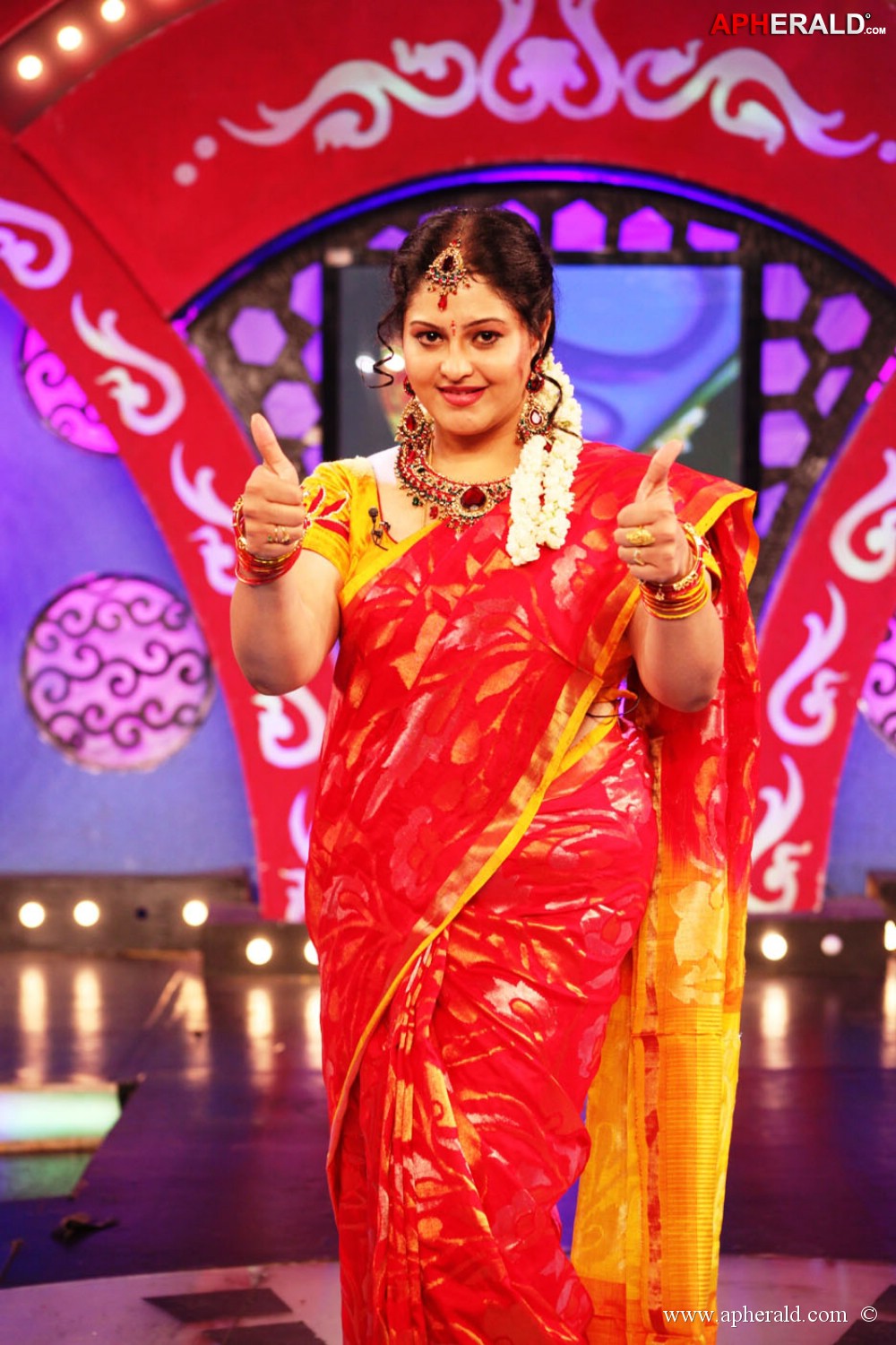 raasi in saree pics