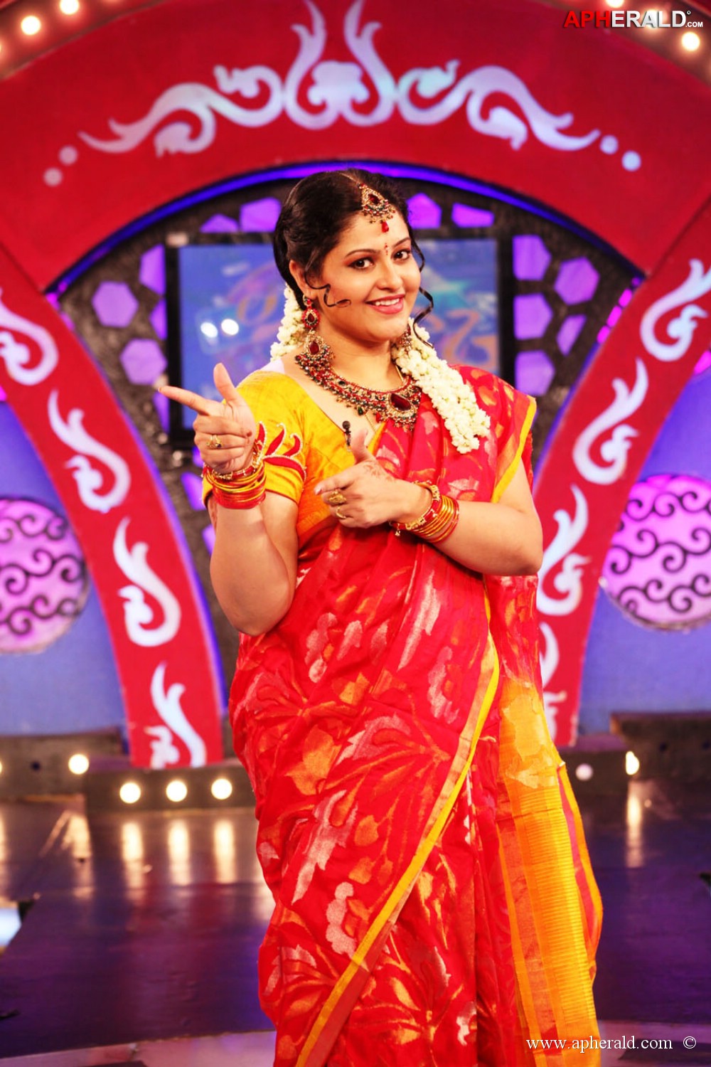 raasi in saree pics