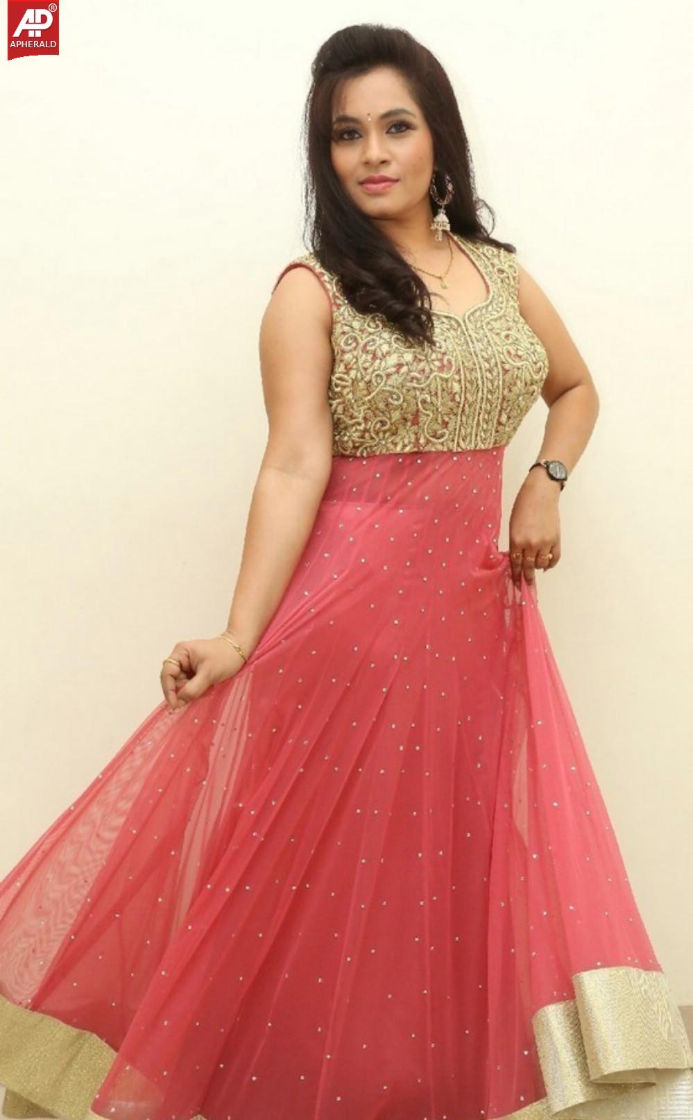 Revathi Chowdary Latest Spicy Photos