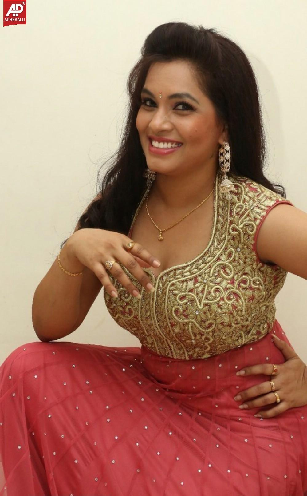 Revathi Chowdary Latest Spicy Photos