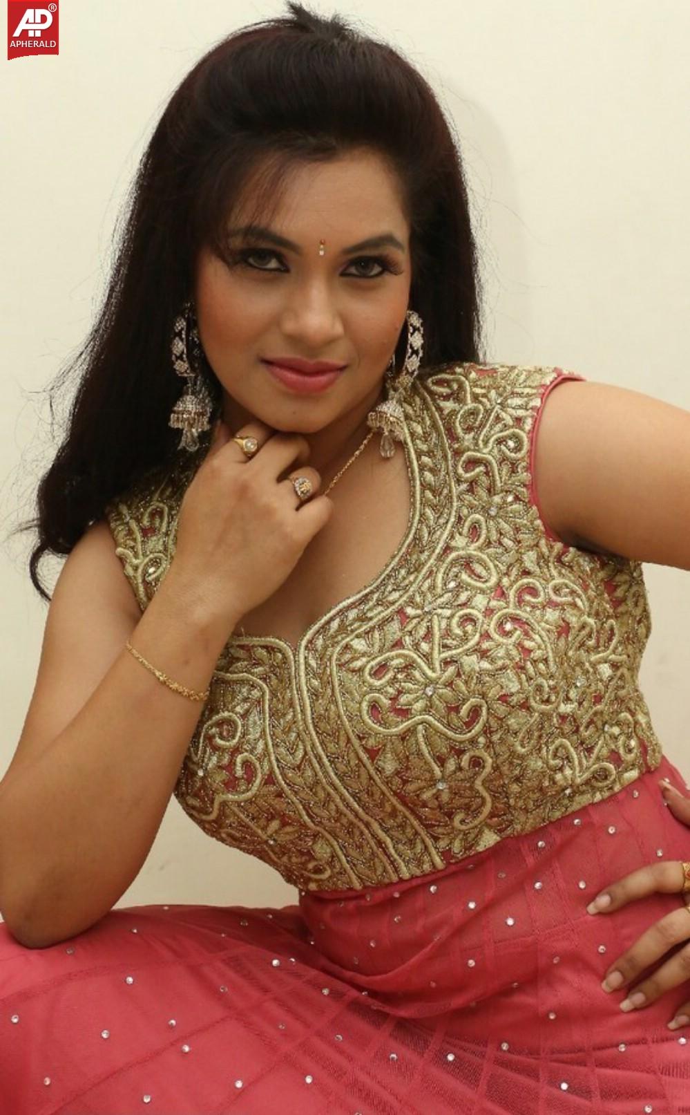 Revathi Chowdary Latest Spicy Photos