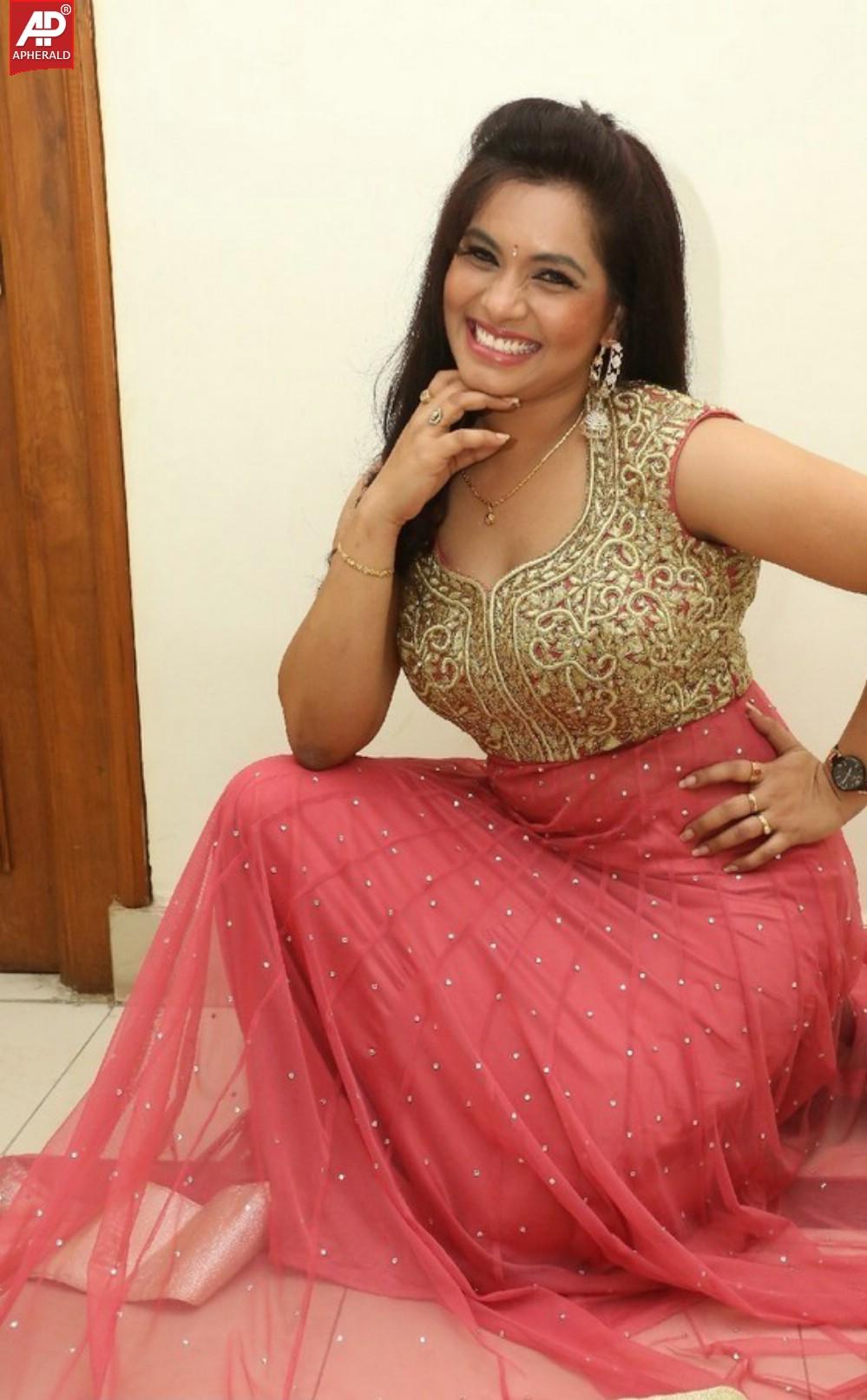 Revathi Chowdary Latest Spicy Photos