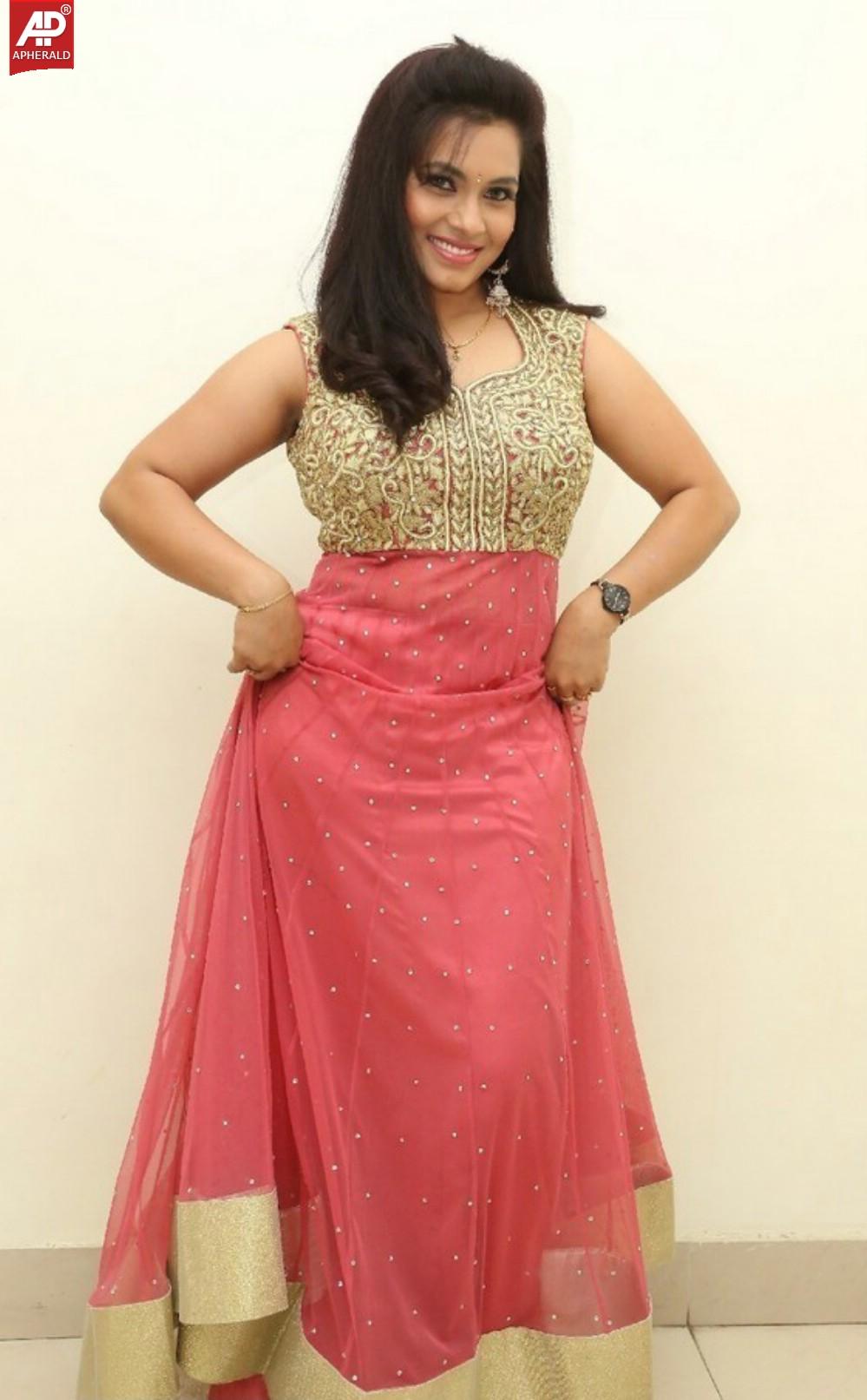 Revathi Chowdary Latest Spicy Photos